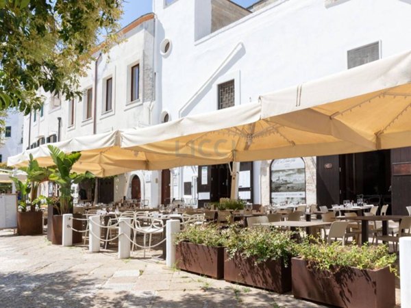 negozio in vendita a Monopoli in zona Centro Storico