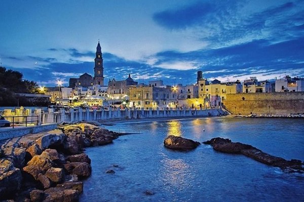 negozio in vendita a Monopoli in zona Centro Storico