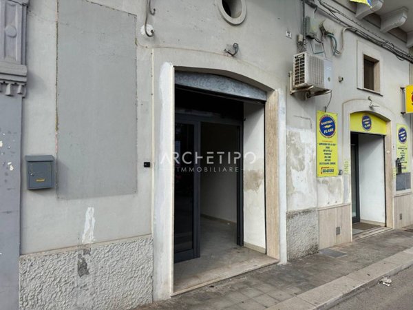 negozio in vendita a Monopoli