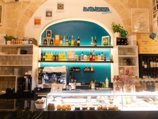 negozio in vendita a Monopoli in zona Centro Storico
