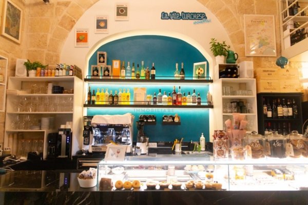 negozio in vendita a Monopoli in zona Centro Storico