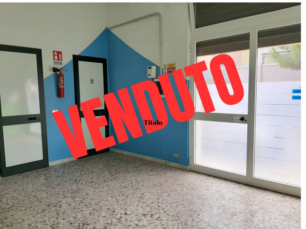negozio in vendita a Monopoli