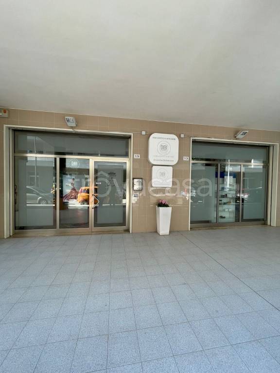 negozio in vendita a Monopoli in zona Centro Storico