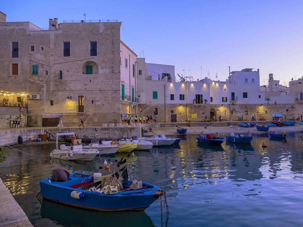 locale commerciale in vendita a Monopoli in zona Centro Storico
