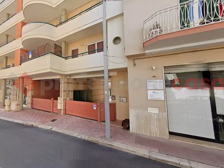 negozio in vendita a Monopoli