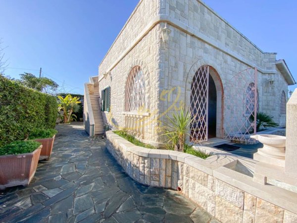 casa indipendente in vendita a Monopoli