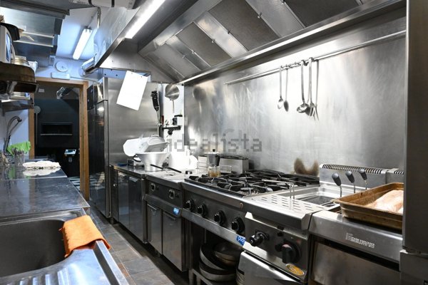 negozio in vendita a Monopoli in zona Centro Storico