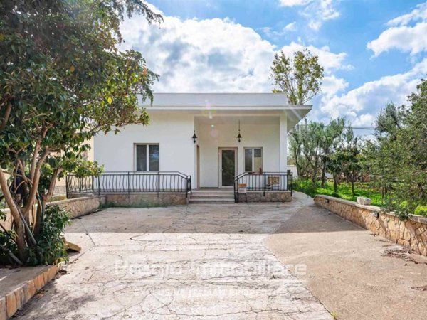casa indipendente in vendita a Monopoli in zona Cozzana