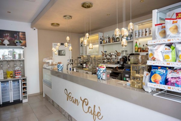 negozio in vendita a Monopoli in zona Centro Storico