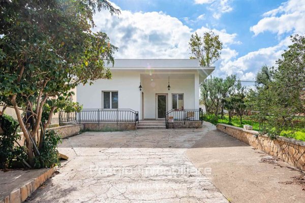 casa indipendente in vendita a Monopoli in zona Cozzana
