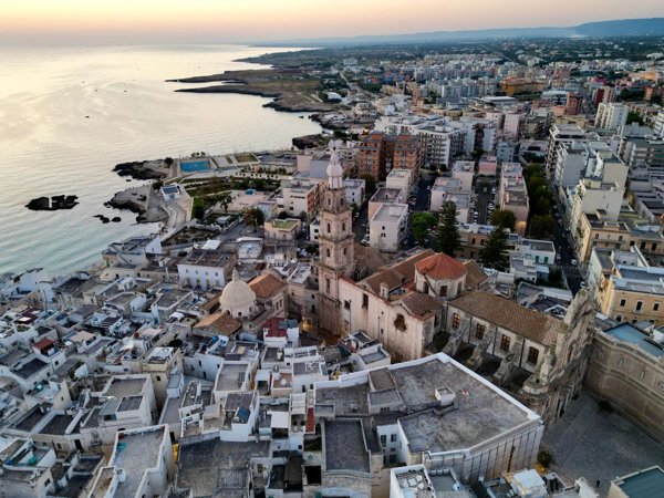 casa indipendente in vendita a Monopoli in zona Centro Storico