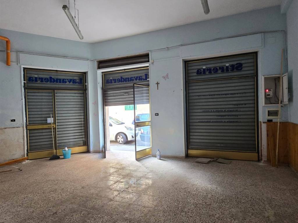 negozio in vendita a Monopoli