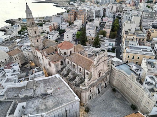 casa indipendente in vendita a Monopoli in zona Centro Storico