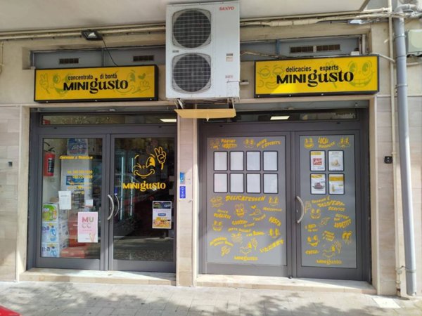 negozio in vendita a Monopoli