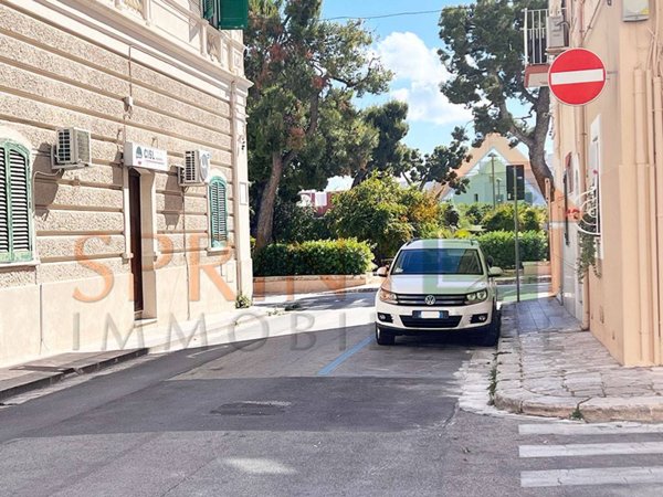 negozio in vendita a Monopoli