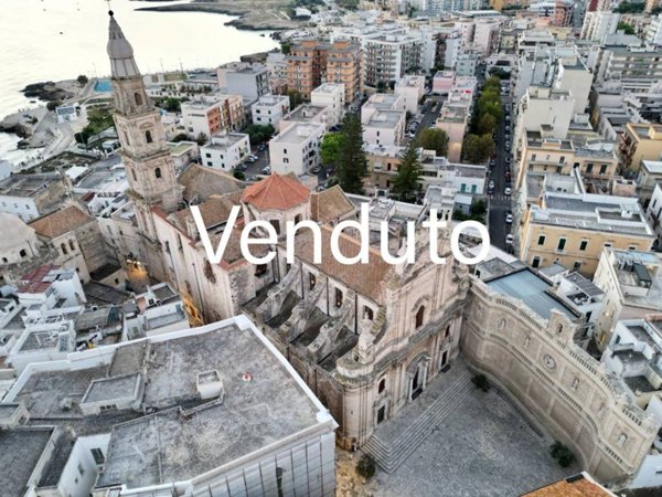 casa indipendente in vendita a Monopoli in zona Centro Storico