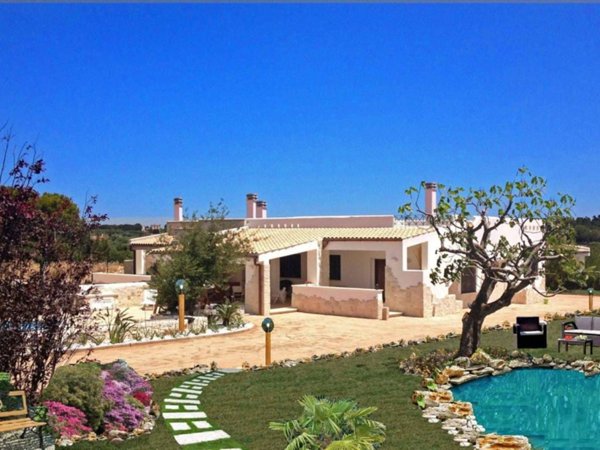 casa indipendente in vendita a Monopoli in zona Cozzana