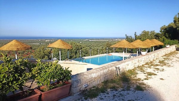 esavano in vendita a Monopoli