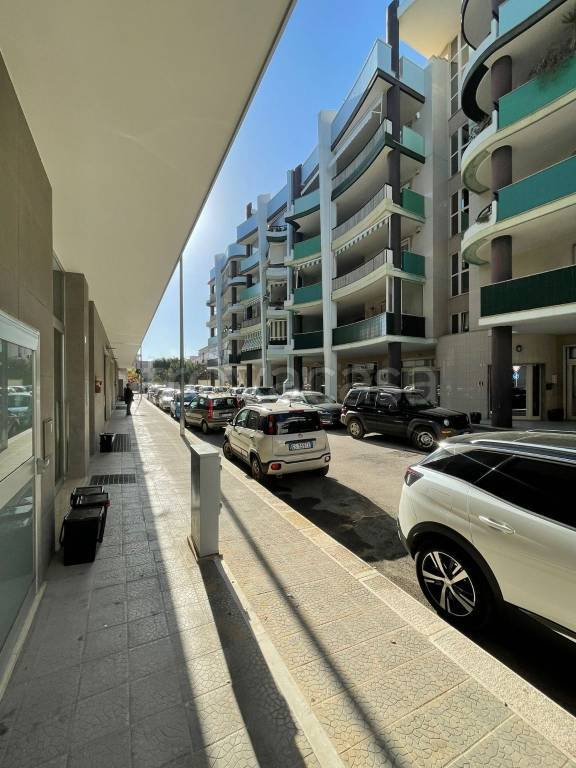 negozio in vendita a Monopoli in zona Centro Storico
