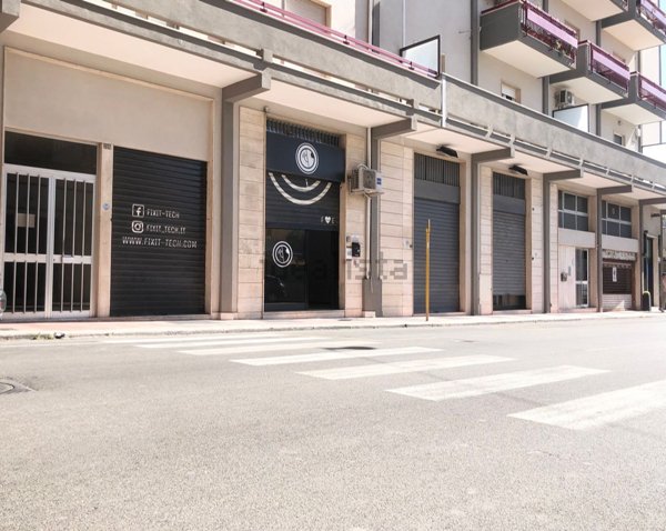 locale commerciale in vendita a Monopoli in zona Centro Storico