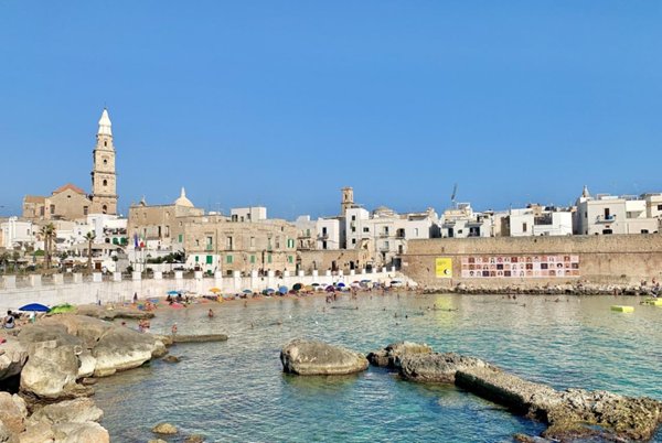 locale commerciale in vendita a Monopoli in zona Centro Storico