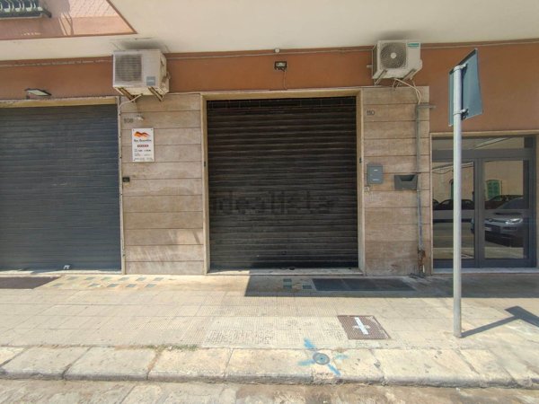 locale commerciale in vendita a Monopoli in zona Centro Storico