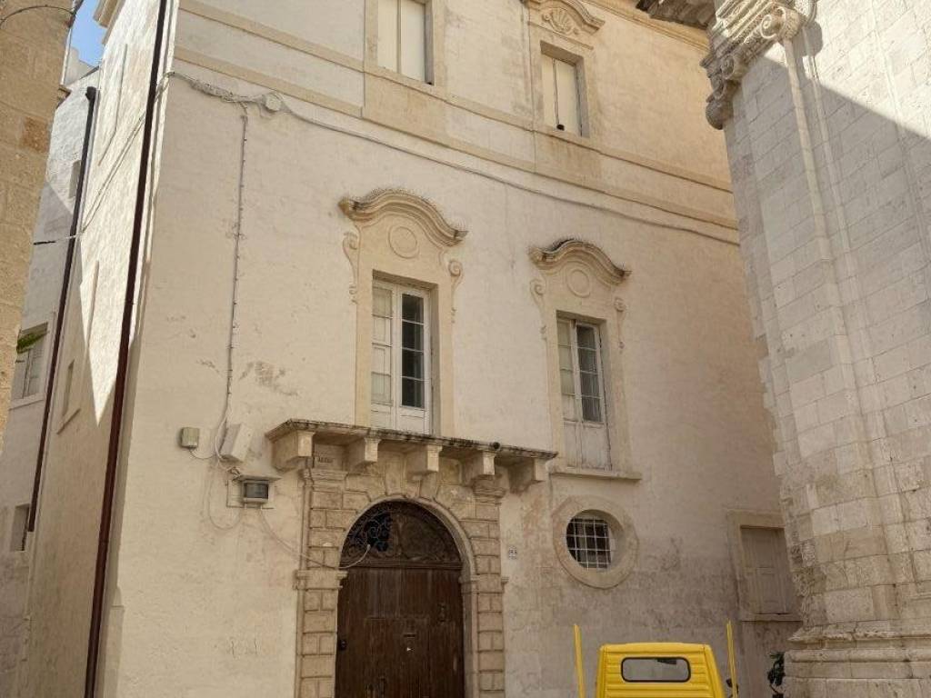 intera palazzina in vendita a Monopoli in zona Centro Storico