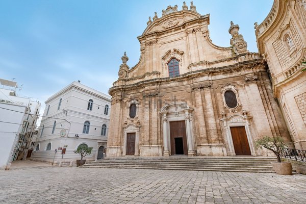 casa indipendente in vendita a Monopoli in zona Centro Storico