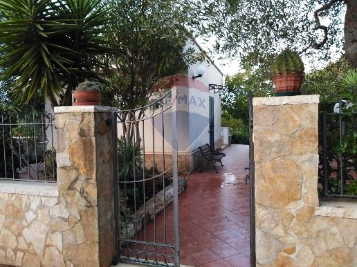 appartamento in vendita a Monopoli in zona Cozzana