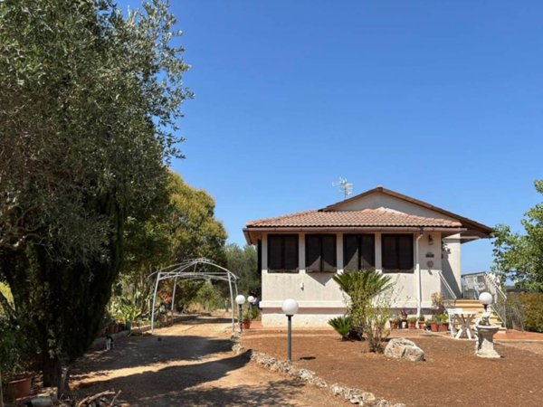 casa indipendente in vendita a Monopoli in zona San Bartolomeo