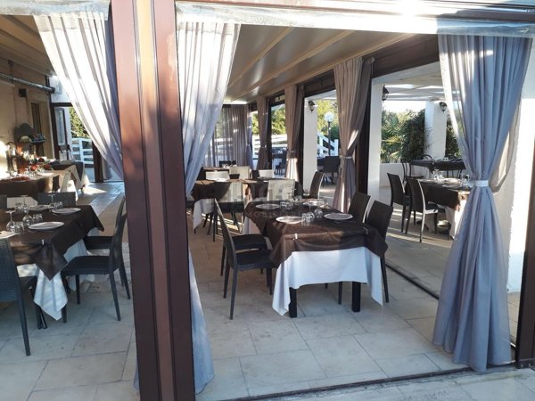 negozio in vendita a Monopoli in zona Cozzana