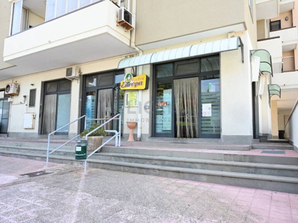 negozio in vendita a Monopoli