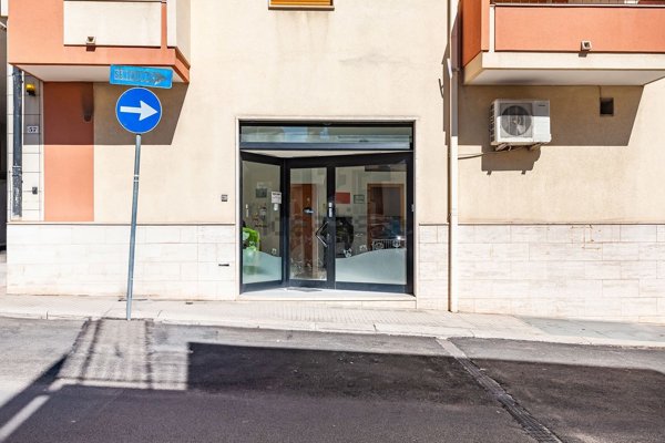 locale commerciale in vendita a Monopoli