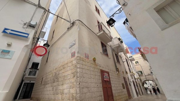casa indipendente in vendita a Monopoli in zona Centro Storico