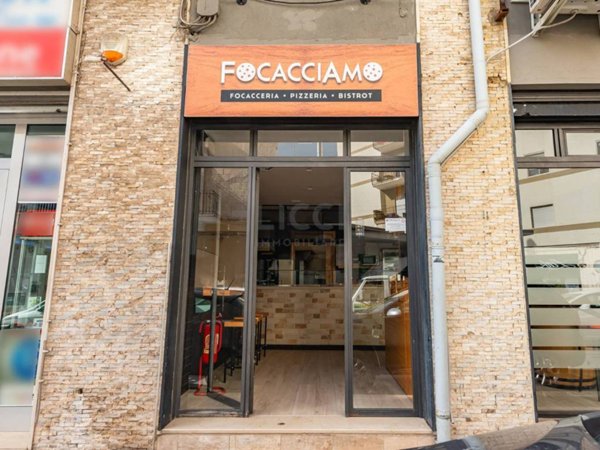 negozio in vendita a Monopoli in zona Centro Storico