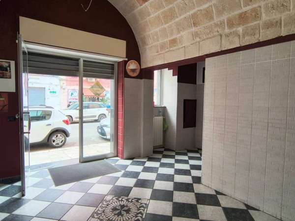 negozio in vendita a Monopoli in zona Centro Storico