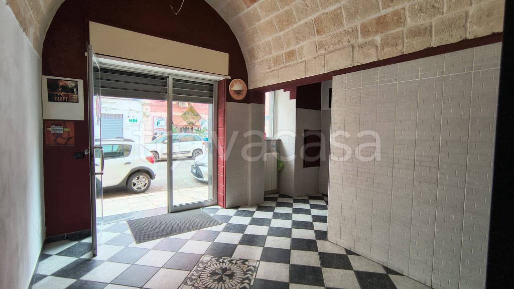 negozio in vendita a Monopoli in zona Centro Storico