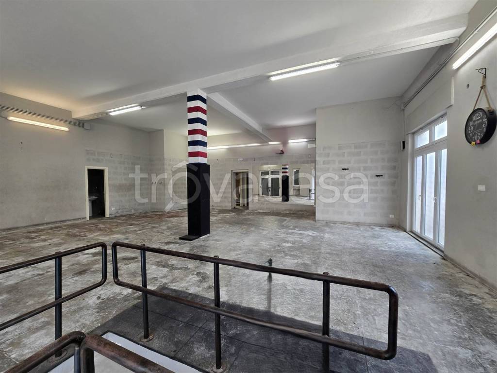 negozio in vendita a Monopoli