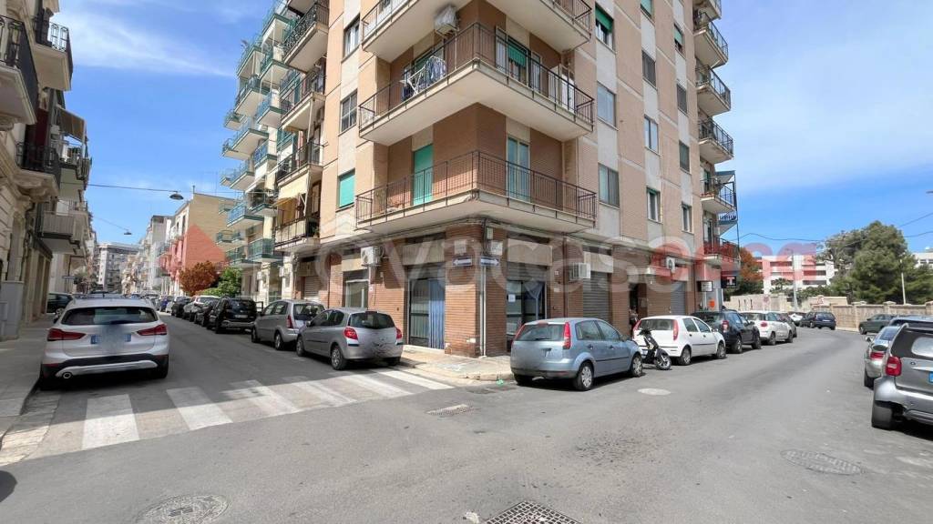 negozio in vendita a Monopoli