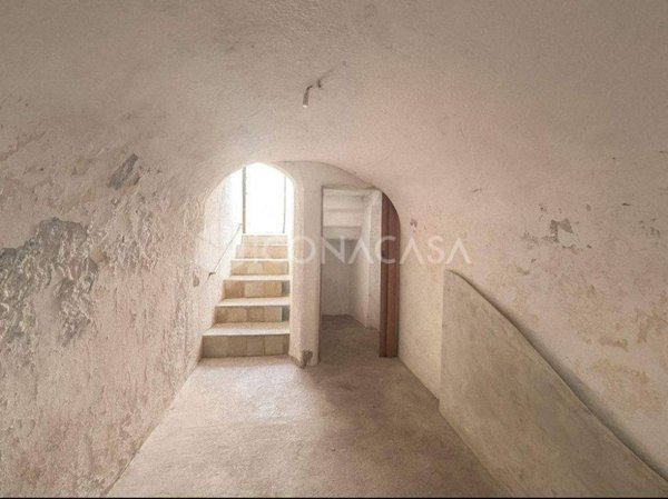 locale commerciale in vendita a Monopoli in zona Centro Storico