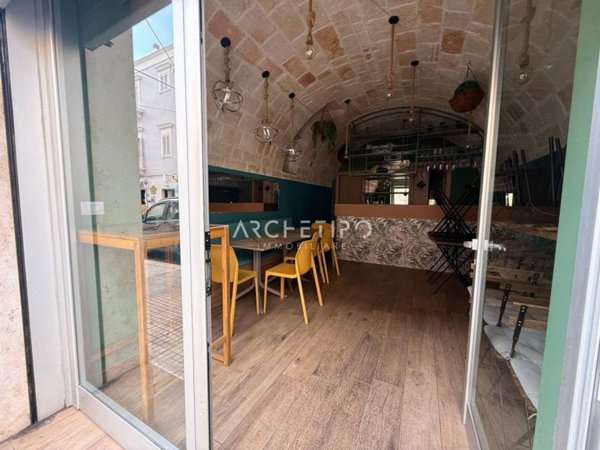 negozio in vendita a Monopoli in zona Centro Storico