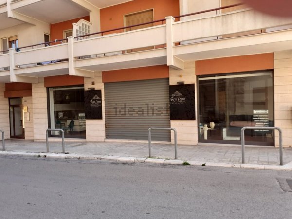 locale commerciale in vendita a Monopoli in zona Centro Storico