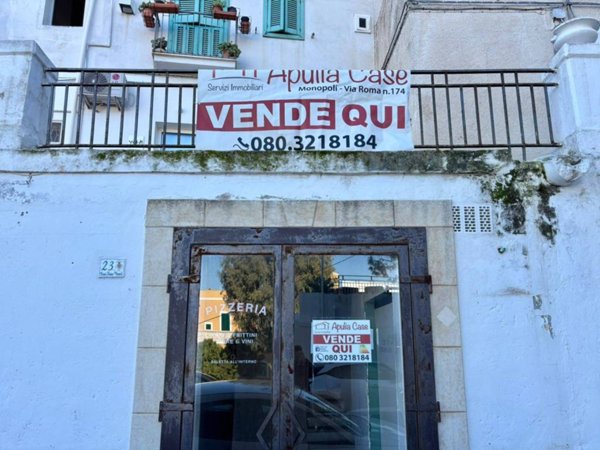 negozio in vendita a Monopoli in zona Centro Storico