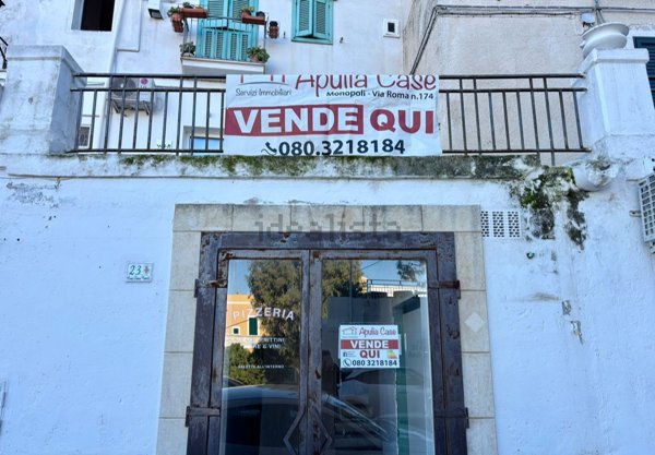 locale commerciale in vendita a Monopoli in zona Centro Storico