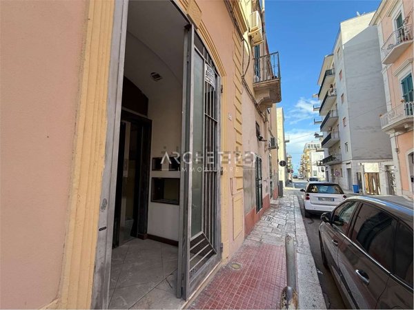 locale commerciale in vendita a Monopoli in zona Centro Storico