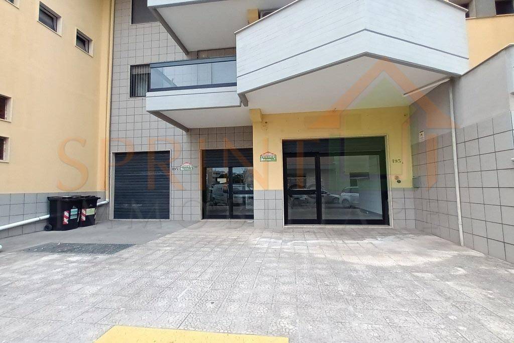 negozio in vendita a Monopoli