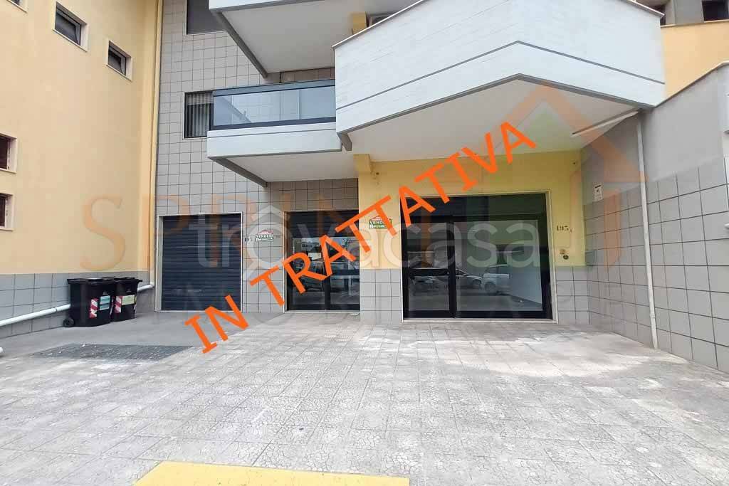 negozio in vendita a Monopoli