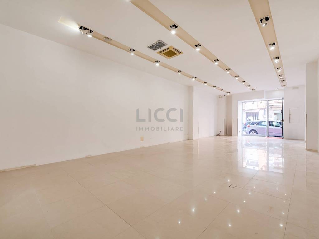 negozio in vendita a Monopoli in zona Centro Storico