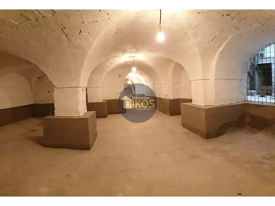 locale commerciale in vendita a Monopoli in zona Centro Storico