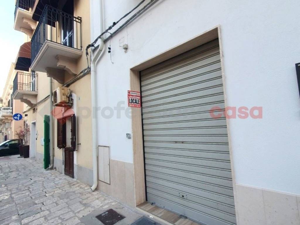 negozio in vendita a Monopoli
